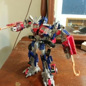 Optimus prime leader class battle hooks edition